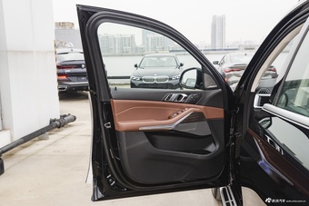 2023款宝马X7 xDrive40i 领先型豪华套装