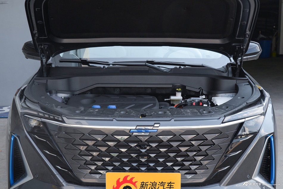 2022款长安欧尚Z6 PHEV 蓝鲸iDD 1.5T 150KM旗舰型