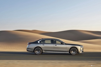 2027款宝马7系 740 xDrive 海外版 官图