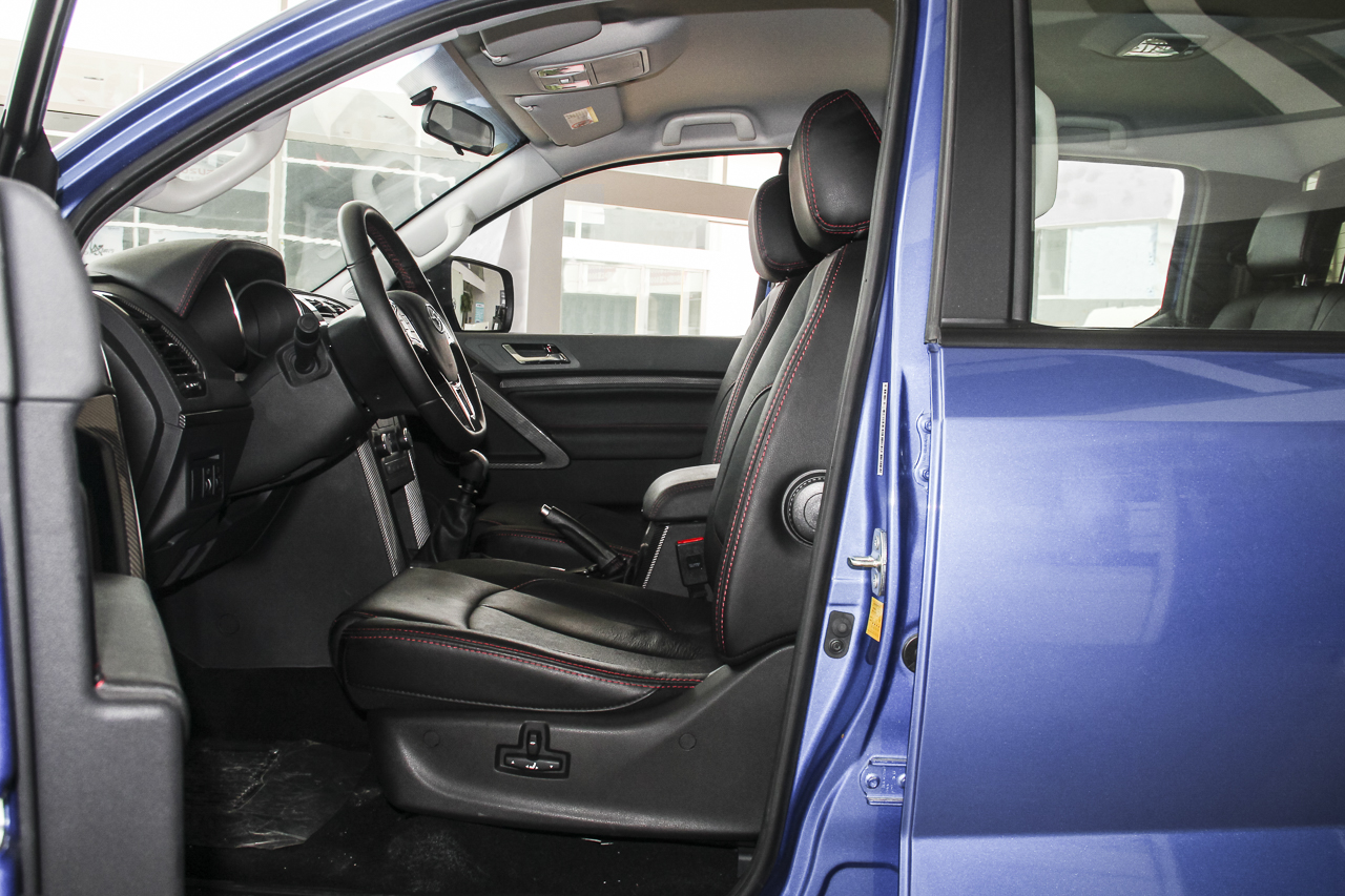 2017款黄海N3 2.5T手动两驱至尊版JE4D25Q5A