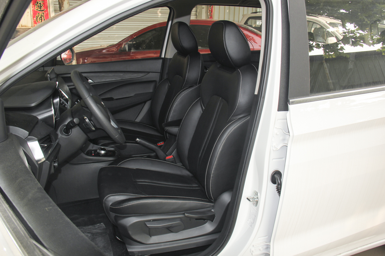 2018款宝骏360 1.5L自动精英型