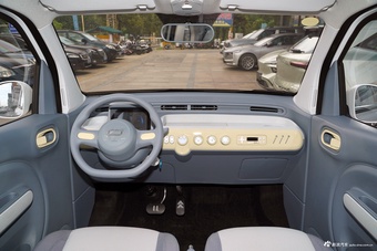 2025款奔腾小马 222km 闪电马图片