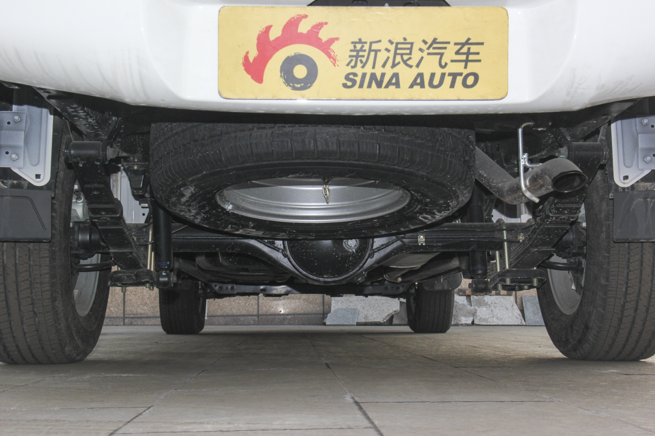 2018款域虎5 2.4T手动经典版柴油两驱豪华型长轴JX4D24A5L