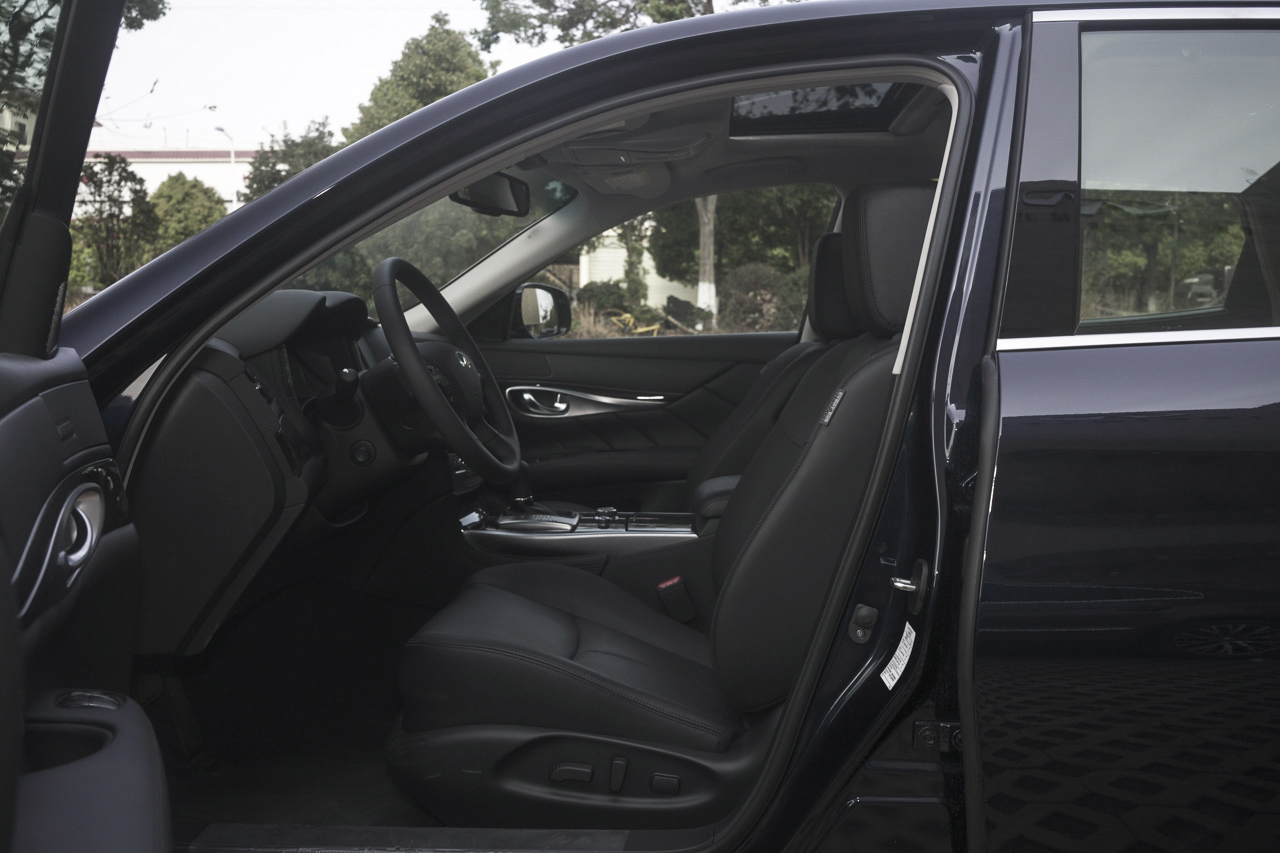 2019款英菲尼迪Q70L 2.0T自动奢华版