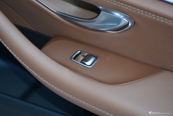 2023款奔驰E级 E 300 L 运动豪华型