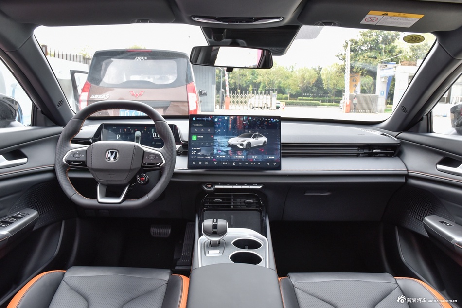2025款长安UNI-V 第三代 1.5T 500Bar尊贵型