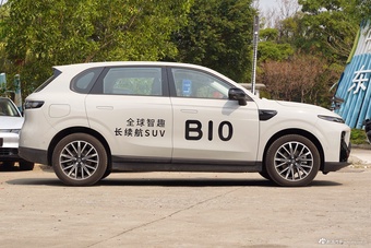 2025款零跑B10 510悦享智驾版