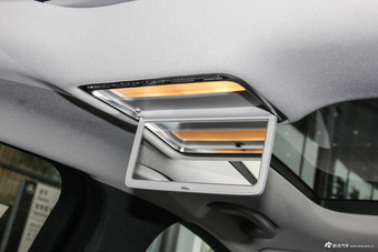 2019款奔驰C级C 260L 2.0T自动运动版