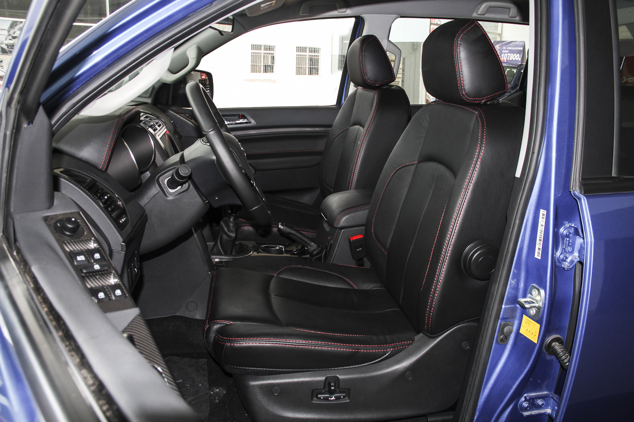 2017款黄海N3 2.5T手动两驱至尊版JE4D25Q5A