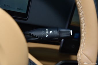 2025款岚图梦想家 PHEV 四驱尊贵乾崑版