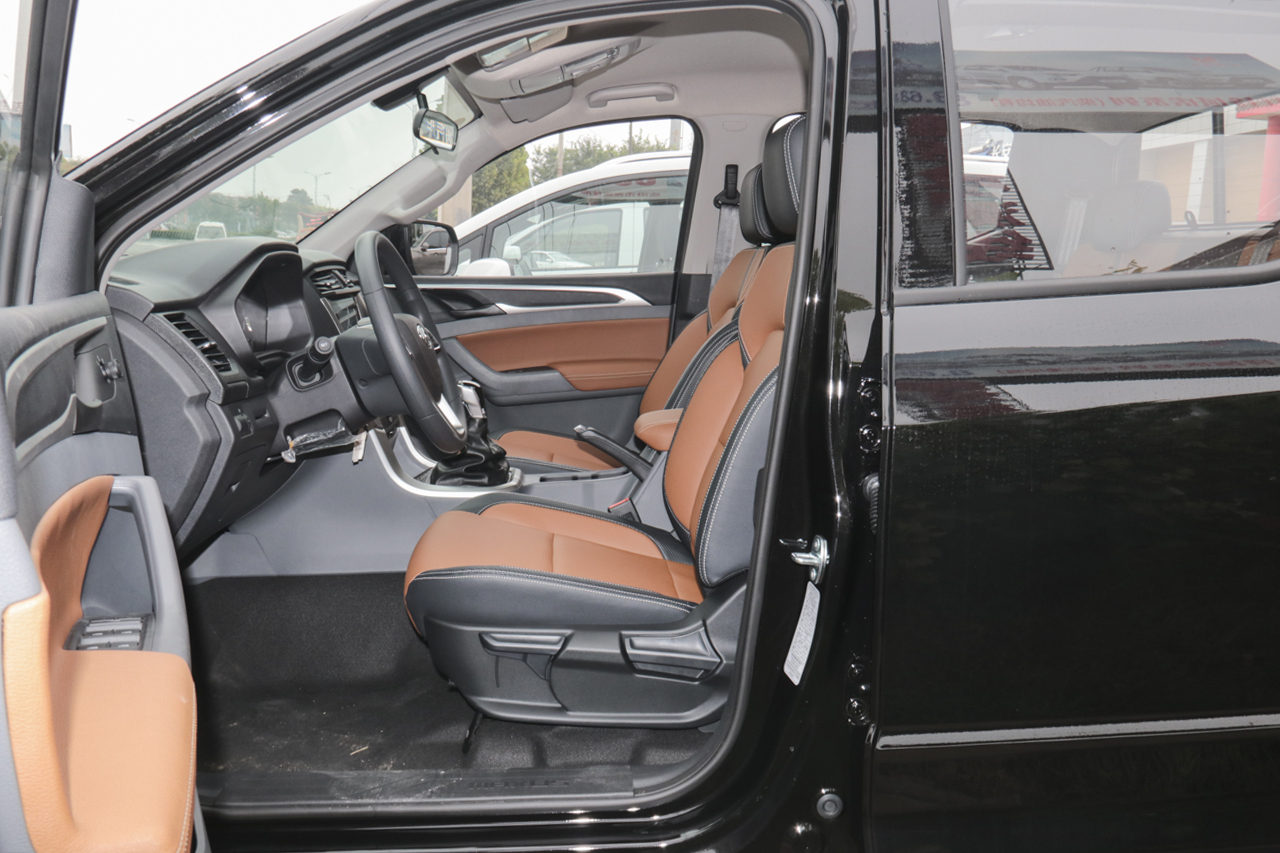 2019款上汽MAXUS T70 2.0T四驱舒享型大双排