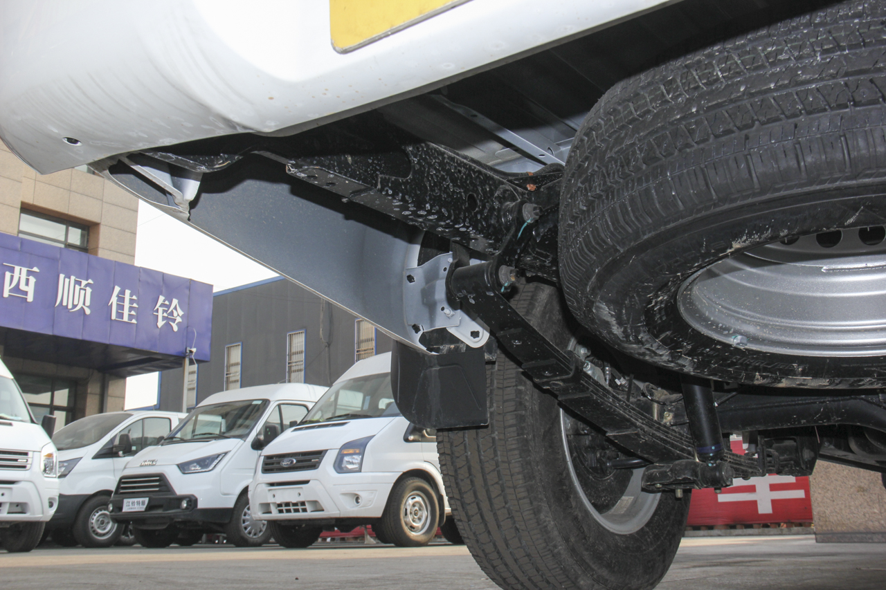 2018款域虎5 2.4T手动经典版柴油两驱豪华型长轴JX4D24A5L