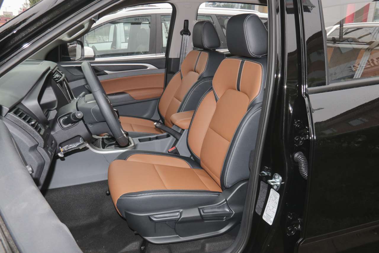 2019款上汽MAXUS T70 2.0T四驱舒享型大双排