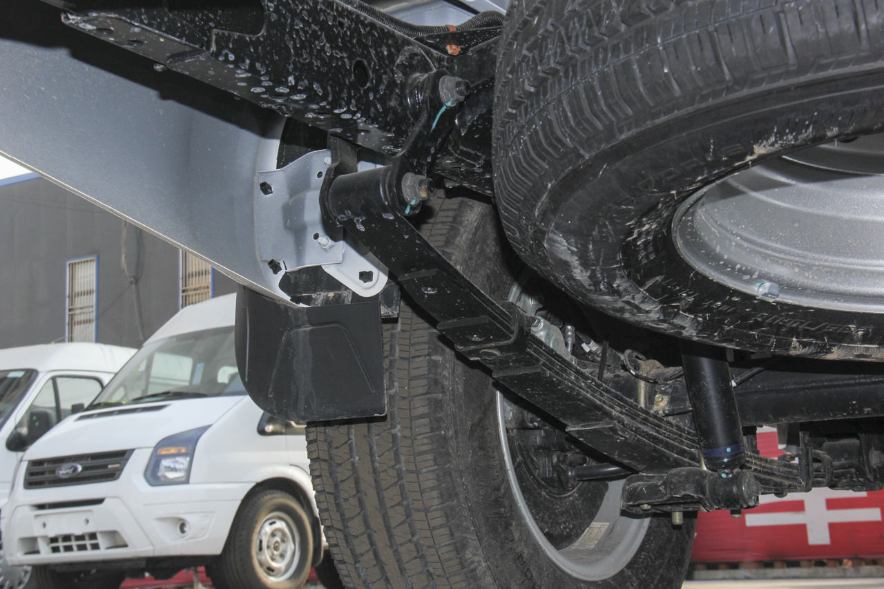 2018款域虎5 2.4T手动经典版柴油两驱豪华型长轴JX4D24A5L