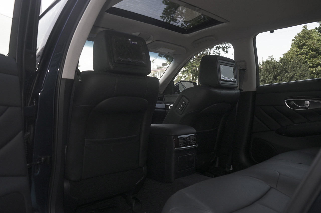 2019款英菲尼迪Q70L 2.0T自动奢华版