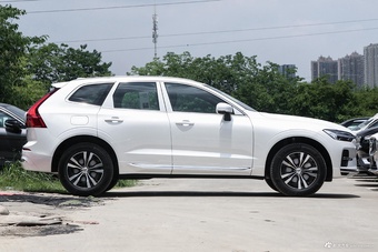 2025款沃尔沃XC60 B5 四驱智逸豪华版