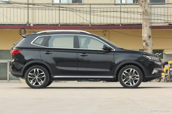 2019款荣威RX5 1.5T手动两驱Ali智联网铂金版