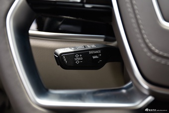 2025款奥迪A8L 55 TFSI quattro 旗舰型