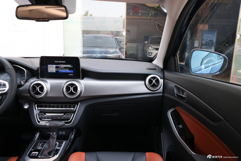 2018款北汽绅宝智行1.5T自动智领版