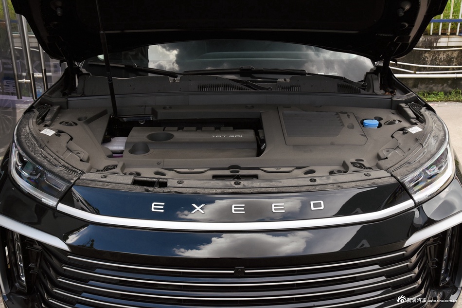 2025款星途凌云 300T 两驱超越版