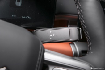 2025款方程豹钛7 四驱基本型