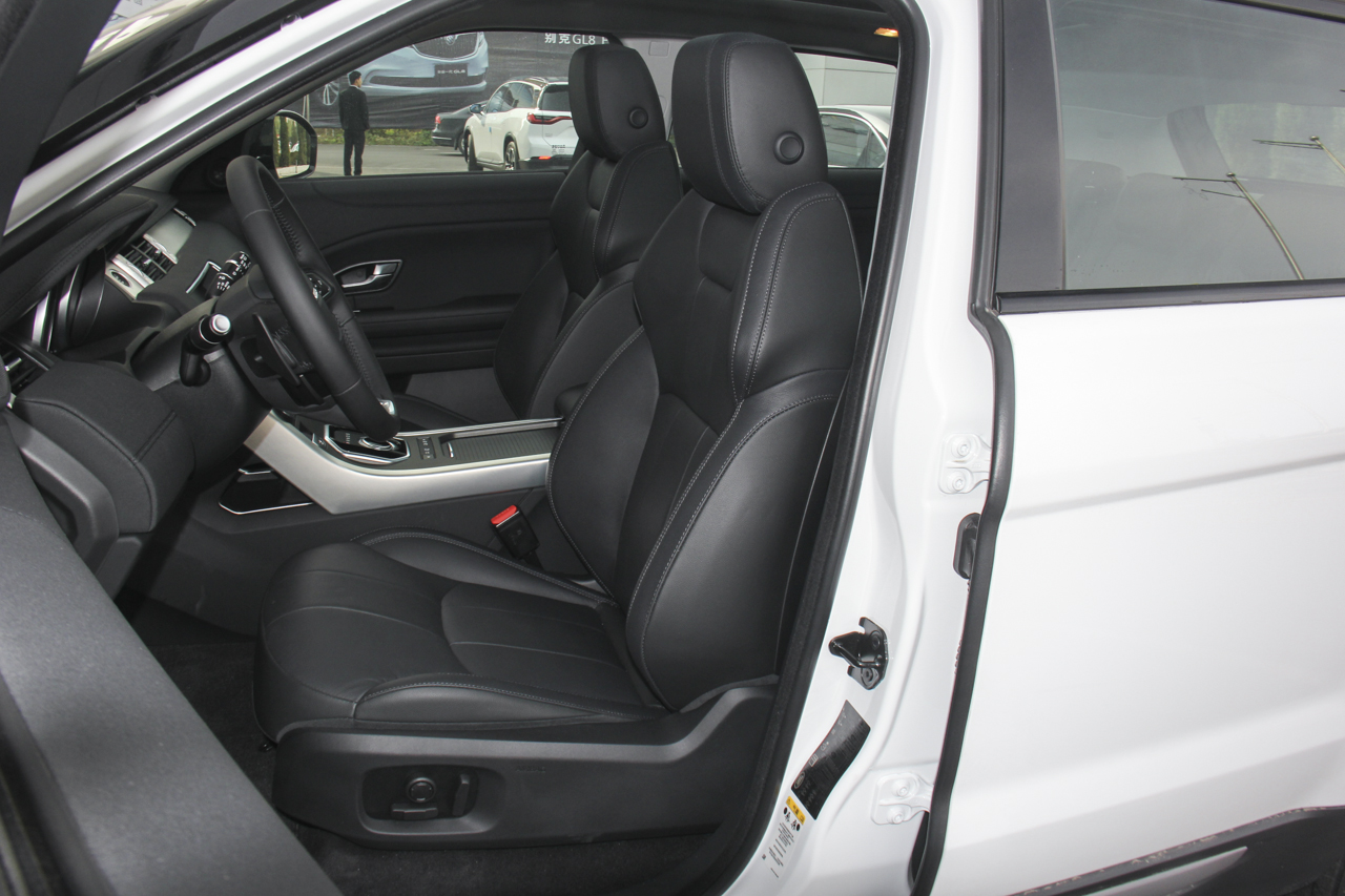 2018款揽胜极光2.0T自动智耀版240PS