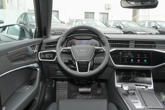 2026款奥迪A6L 45 TFSI quattro 臻选动感型