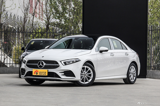 2019款奔驰A级 1.3T 自动200 L运动轿车