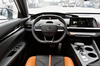 2025款长安UNI-V 1.5T 500Bar尊贵运动型