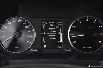 2025款瑞虎7 卓越版 1.5T CVT全球版