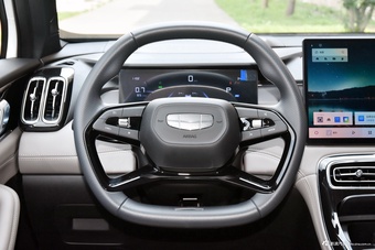 2025款博越L 第四代 1.5TD DCT 启程