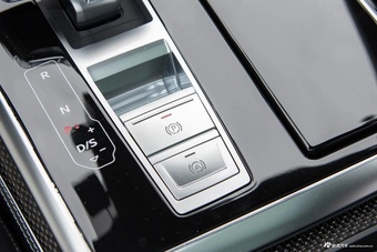2024款奥迪SQ7 4.0 TFSI 暗夜骑士版