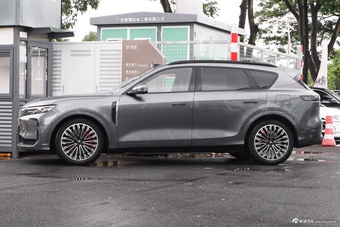 2025款岚图FREE+ 四驱乾崑版