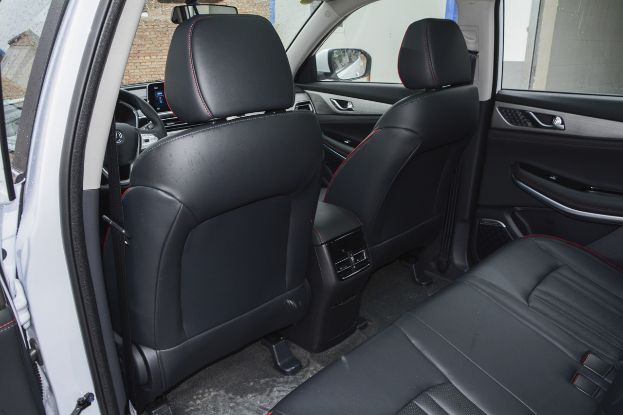 2018款长安CS75 1.5T手动精智型 