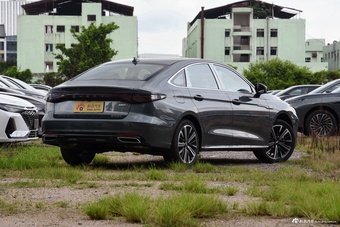 2025款艾瑞泽8 PRO 1.6T 豪华+