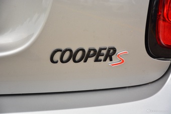 2023款MINI 2.0T COOPER S 艺术家 五门版