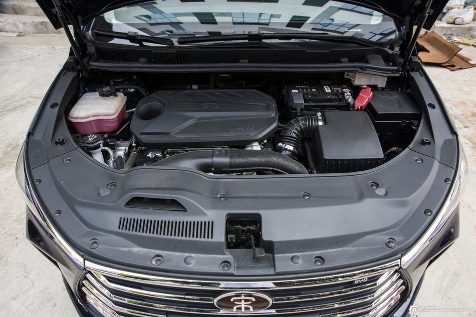 2019款比亚迪宋MAX 1.5T自动智联睿动型7座国V