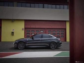 2024款Giulia朱丽叶 2.9T V6 520HP 四叶草Super Sport黑标限量版