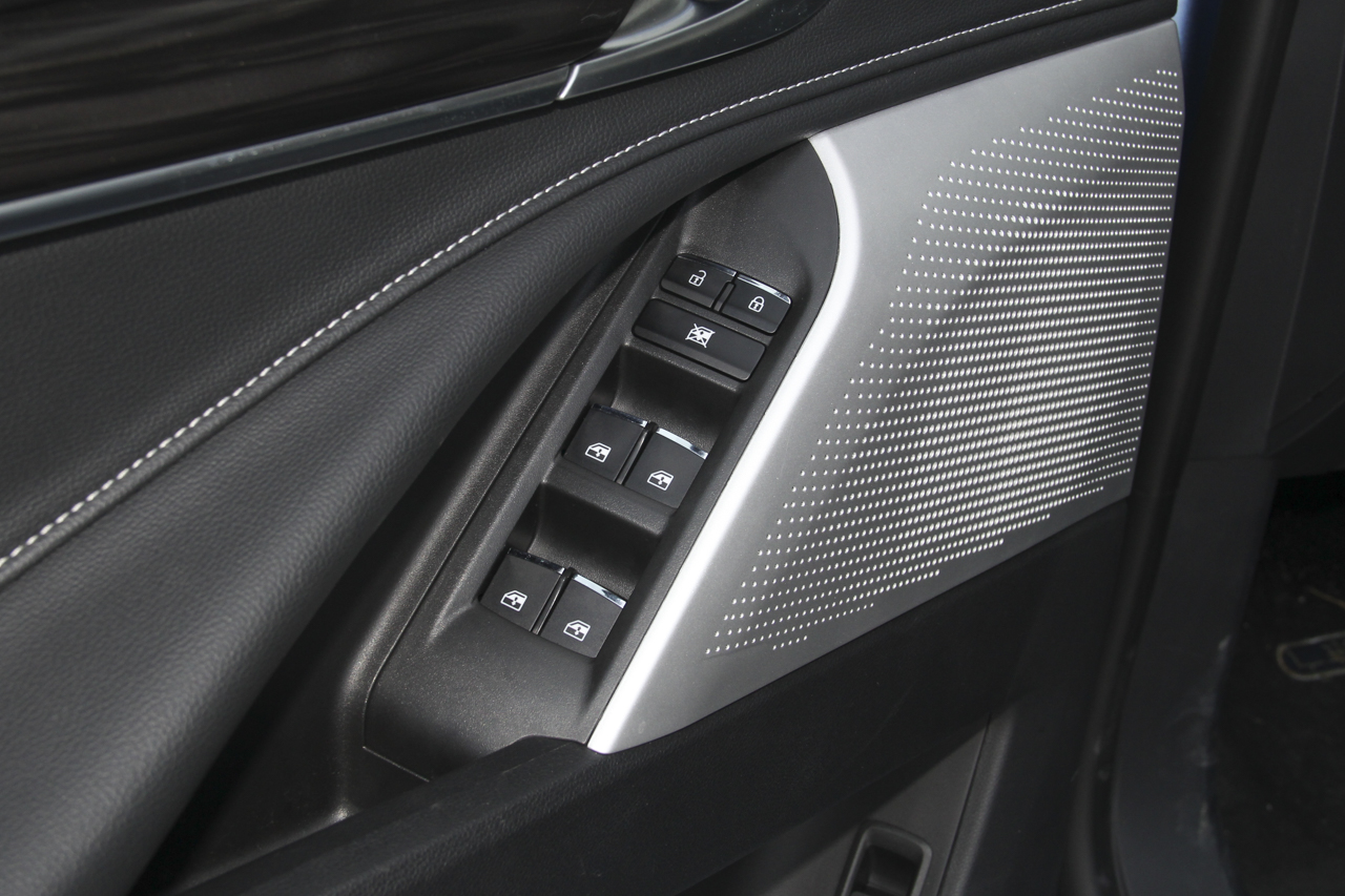 2017上汽大通D90 2.0T自动四驱天狼星