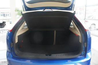 2011款福克斯两厢1.8手动舒适型空间