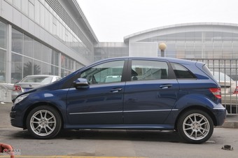 奔驰B200时尚型外观