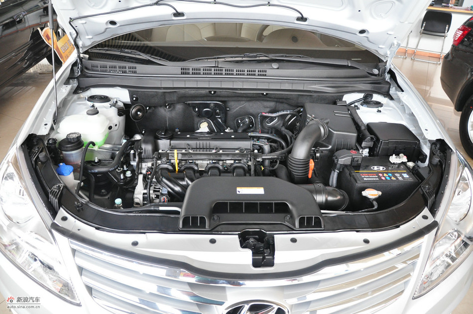 2011款北京现代悦动1.6L自动豪华型引擎