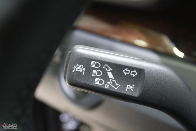 2011款迈腾B7L 3.0V6自动旗舰型图片