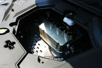 比亚迪S6引擎底盘