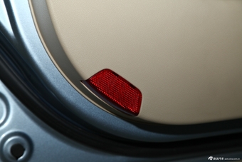 2013款北京汽车E系列1.3L手动乐天天窗版两厢图片