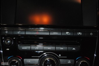 2010款捷豹XJ全景奢华版车辆内饰