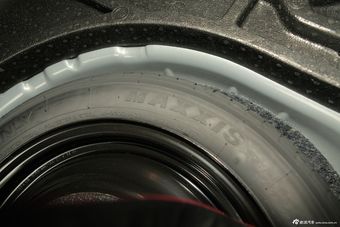 2012款福克斯两厢1.6L手动风尚型
