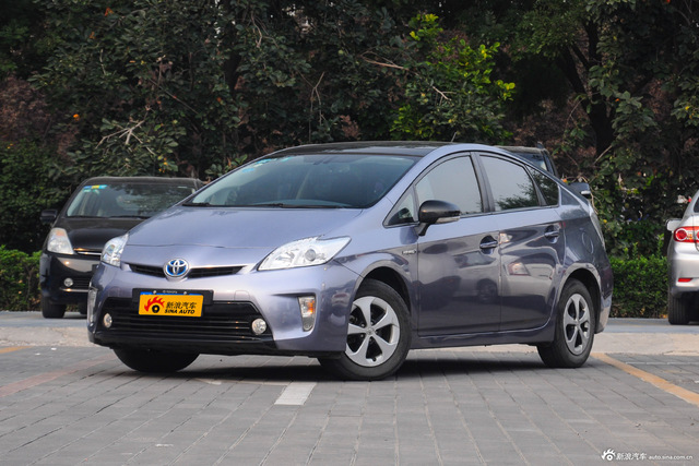 2012款普锐斯1.8L自动豪华先进版 银金属色