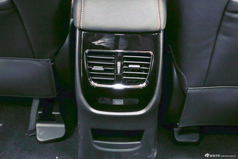 2015款宝骏560 1.8L手动精英型