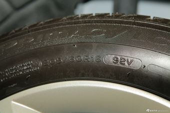 2012款福克斯两厢1.6L手动风尚型